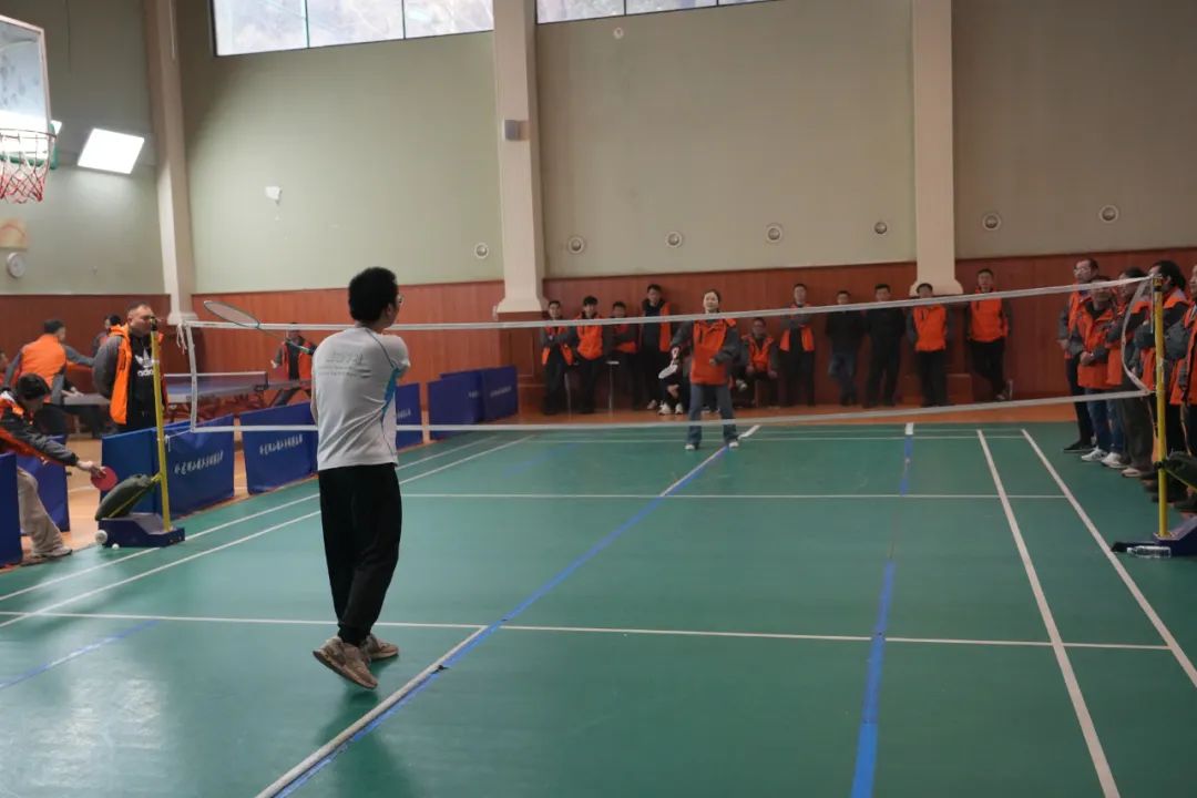 中激起更深